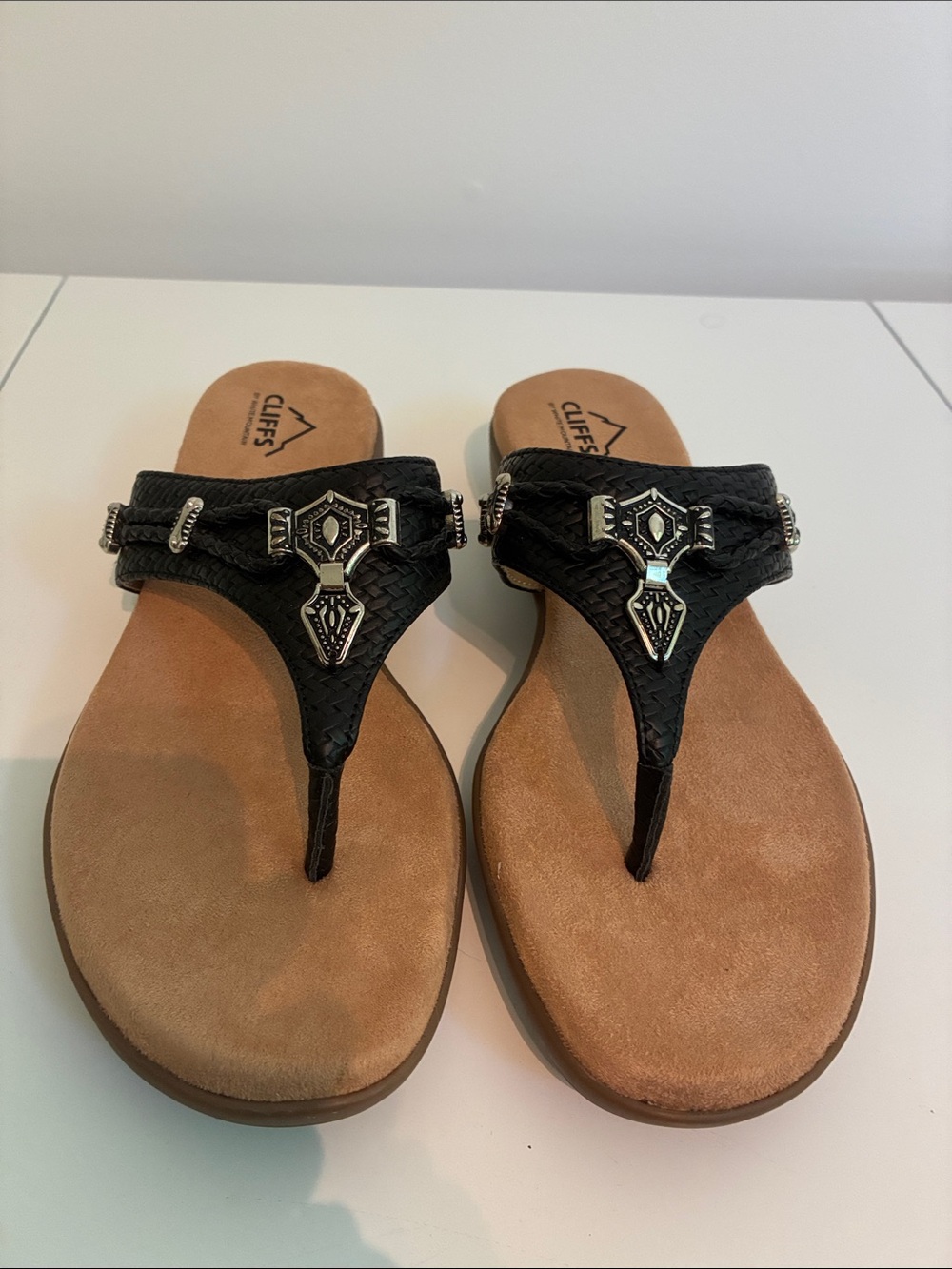 Cliffs by WHITE MOUNTAIN Black Embellished Thong Sandals with Brown Footbed